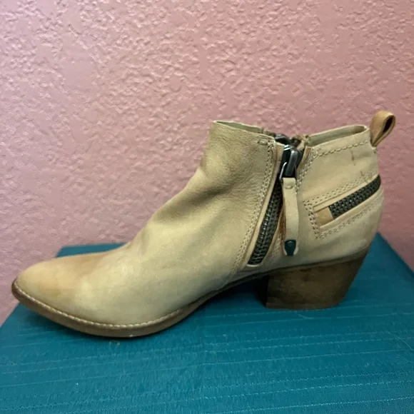 Dolce Vita Booties - Picture 7 of 8